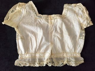 Lencería ropa antigua de más de 150 años