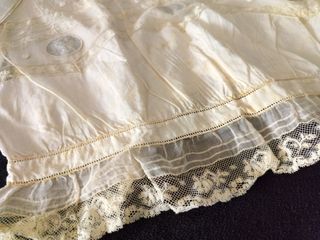 Lencería ropa antigua de más de 150 años
