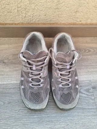 Zapatillas deportivas beige y rosa