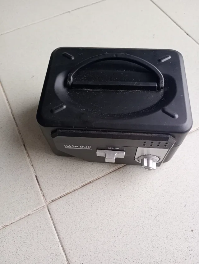 Caja Fuerte Pequeña Negra