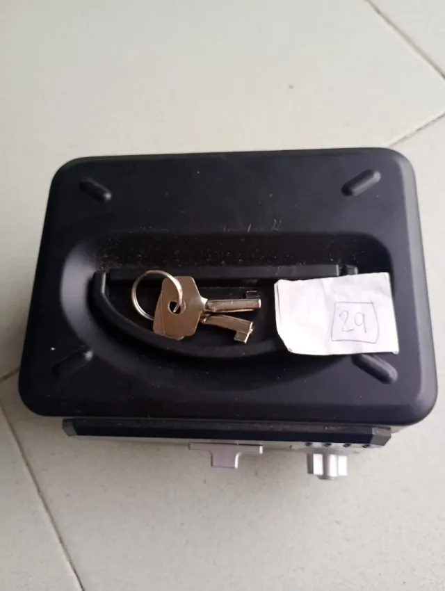 Caja Fuerte Pequeña Negra