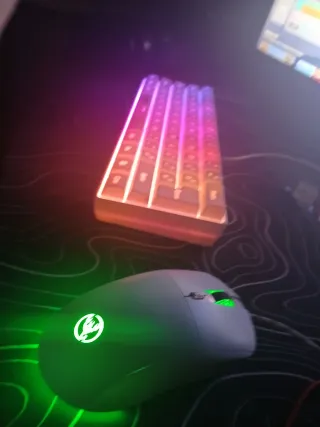 Teclado y Ratón Gaming HYCS V700 RGB