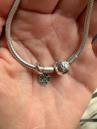 Pulsera Pandora con Charm Trébol Verde