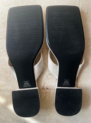 Sandalias Pull&Bear tacón bajo beige talla 40