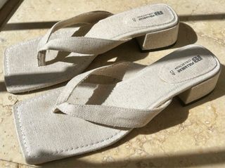 Sandalias Pull&Bear tacón bajo beige talla 40
