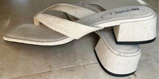 Sandalias Pull&Bear tacón bajo beige talla 40