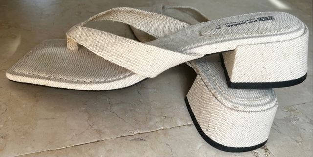 Sandalias Pull&Bear tacón bajo beige talla 40