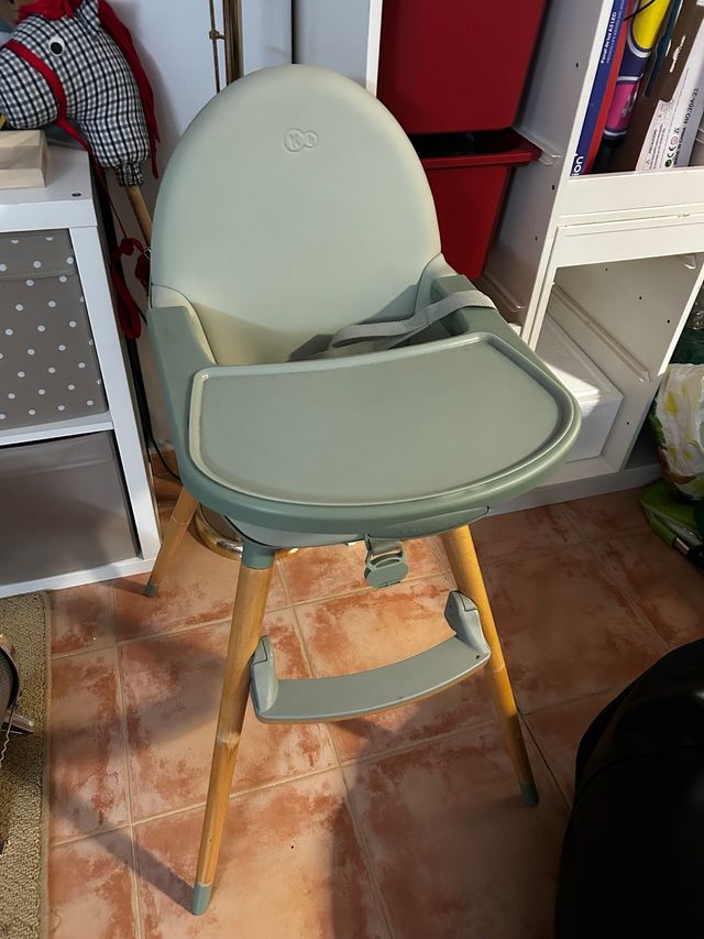 Trona bebé kinderkraft madera y plastico