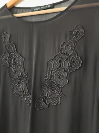 Blusa Zara gasa negra bordada guipur