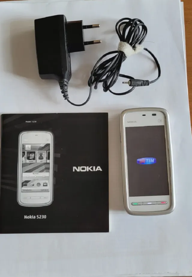 Cellulare Nokia 5230 funzionante con istruzioni 