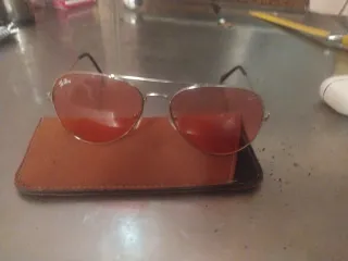 Gafas de sol rosas estilo aviador