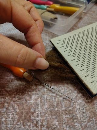 CARDA PARA SUJETAR EL PELO DE INJERTAR EN REBORN