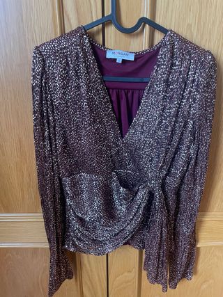 Blusa Morgan dorada y burdeos 