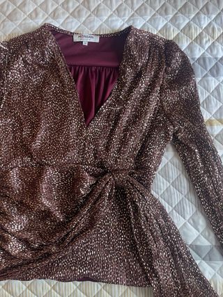Blusa Morgan dorada y burdeos 