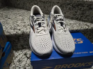 Brooks ghost 16 talla 45 regalo calcetin técnico