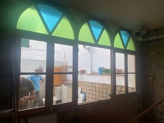 Ventanal madera medios puntos abatible