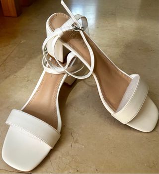 Sandalias tacón medio-bajo MARYPAZ blancas