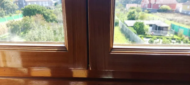 Ventanas de madera maciza (5) en muy buen estado