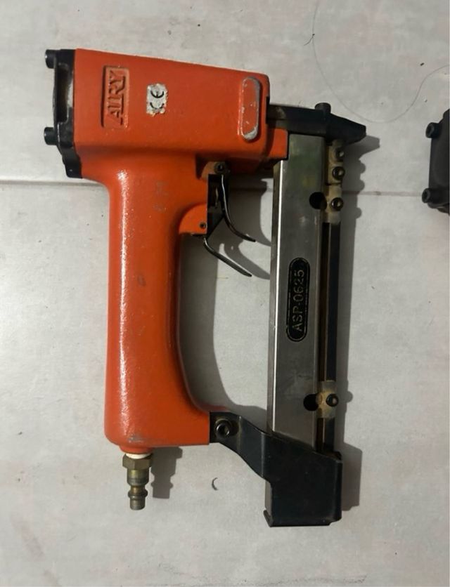 Pistolas Grapadoras Neumáticas