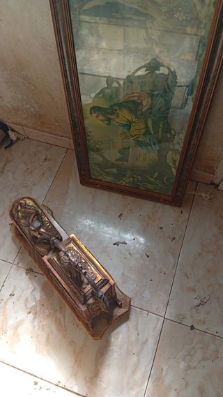 Reloj de sobremesa antiguo con figura