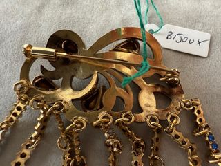 Spilla vintage blu
Lavorazione artigianale