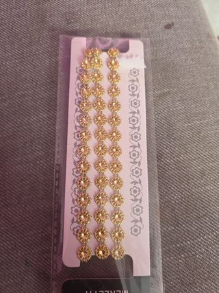 Merletto dorato con strass