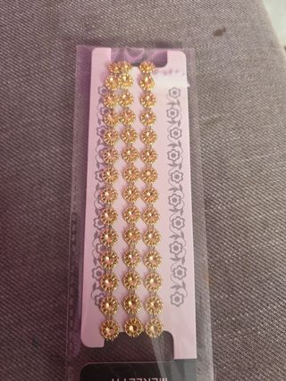 Merletto dorato con strass