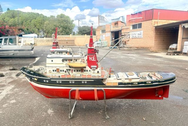 Barco remolcador radiocontrol gigante