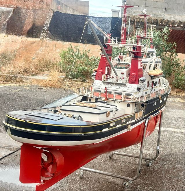 Barco remolcador radiocontrol gigante