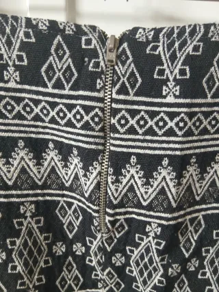 Falda corta estampada negra