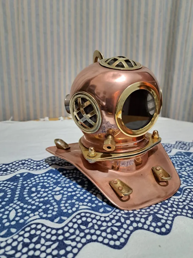 Casco de buzo decorativo cobre y latón