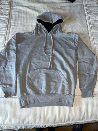 Sudadera con capucha gris