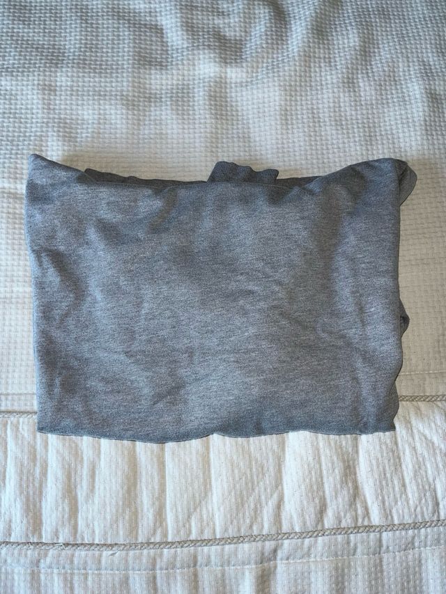 Sudadera con capucha gris