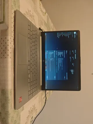 Computer portatile HP 15 Ryzen7 da 16 GB 2 TB in argento