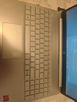 Computer portatile HP 15 Ryzen7 da 16 GB 2 TB in argento