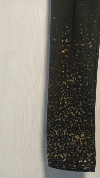 Mallas negras elásticas doradas