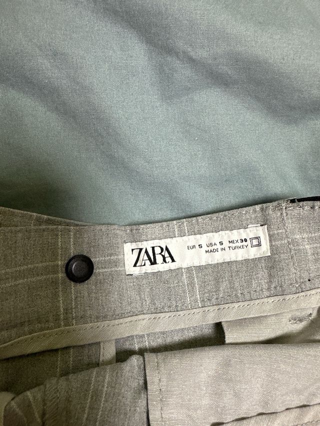Pantalones de traje grises de Zara
