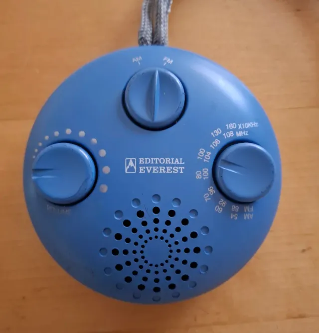 Radio AM/FM portátil funcionamiento a pilas