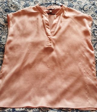 Variado de blusas/ tops, varios colores y precio 