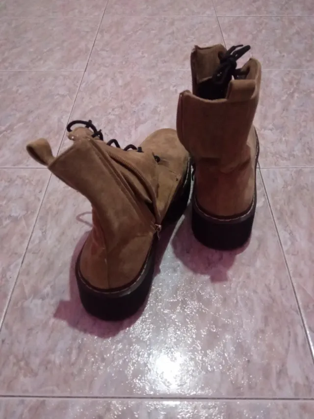 Botas militares marrones de Calzados Elche