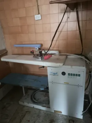 Mesa de planchar profesional marca comel