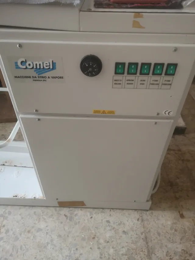 Centro de planchado profesional marca comel.