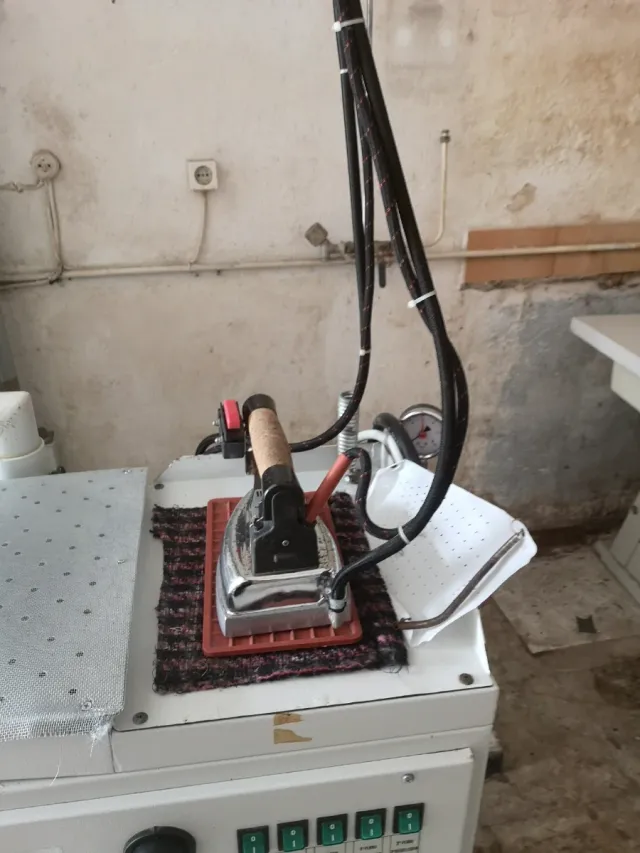 Centro de planchado profesional marca comel.