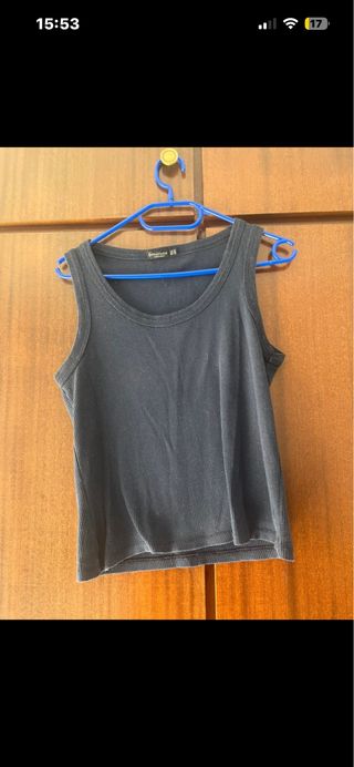 Camiseta sin mangas Stradivarius negra