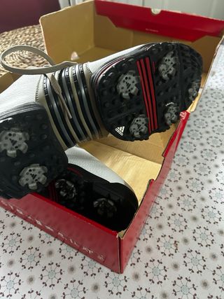 Zapatillas de golf Adidas blancas y beige