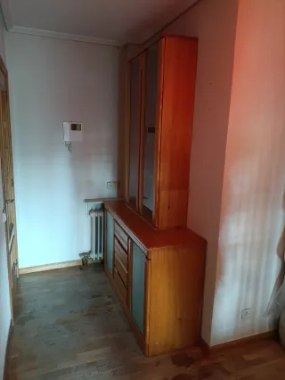 Mueble vitrina y cajones madera