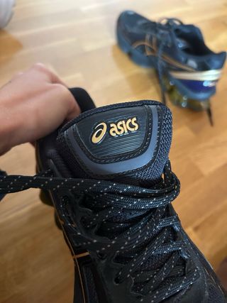 Asics Gel-Kinetic Fluent Zapatillas Negras Doradas