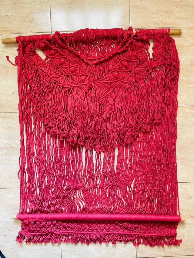 Tapiz Macramé Rojo Algodón Color Burdeos.