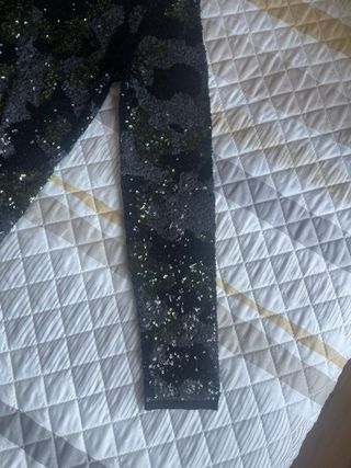 Vestido Zara lentejuelas negro, verde y gris.