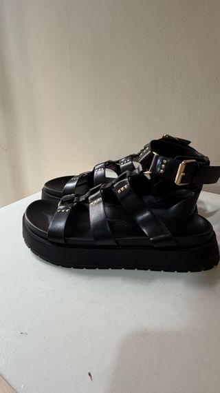 Sandalias negras de plataforma estilo gladiador co